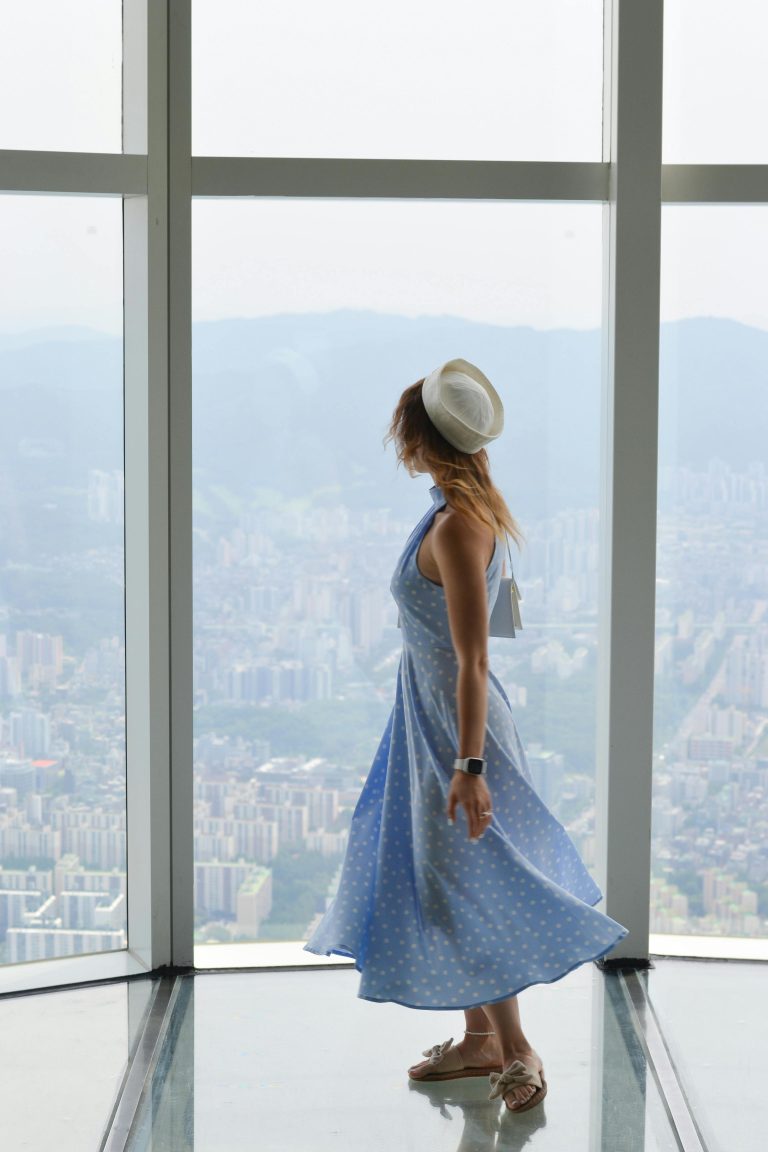 Trik Paduan Outfit dengan Dress Style Korea